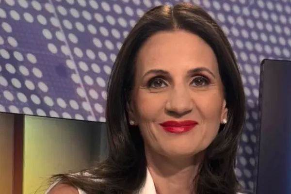 Anca Alexandrescu: „Angry Birds de la Oradea supraviețuiește făcând majoritate cu UDMR. Zilele lui sunt numărate”