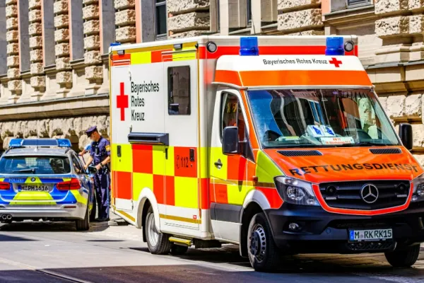 Șoc în Germania: un bărbat a intrat intenționat cu mașina într-un grup de pietoni, printre care se aflau soția și fiica sa