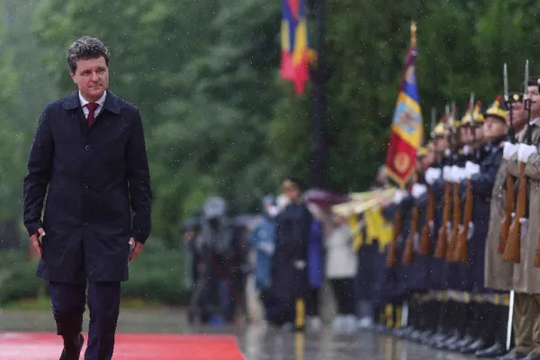 Țara arde, Nicușor Dan își repară gardul la Cotroceni. Costurile ajung la aproape jumătat de milion de euro