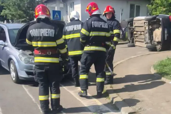 Impact puternic în Dorohoi: trei copii și doi adulți, răniți într-un accident rutier