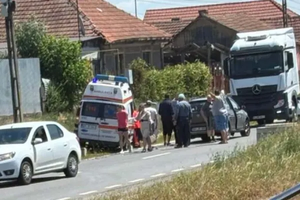 Accident rutier în Bihor: o ambulanță a fost lovită de un autoturism. Victima este o asistentă medicală