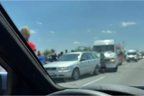 Accident rutier grav în Bihor. A fost activat Planul Roșu de Intervenție, după ce două micobuze și un autoturism s-au ciocnit violent