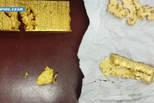 Un bărbat a reușit să fure 2 kilograme de aur dintr-o fabrică. Unde ascundea metalul prețios?