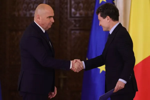 Guvernul Bolojan a depus jurământul la Palatul Cotroceni: ”Începem azi un nou capitol. Din această seară ne vom da măsura capacității noastre” LIVE