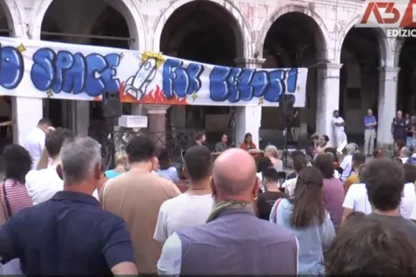 Jeff Bezos își amână nunta de la Veneția pe fondul protestelor. Localnicii, hotărâți să-și apere orașul de simbolul excesului global