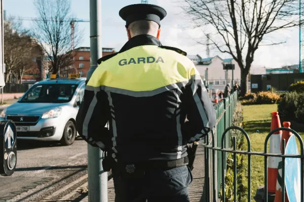 Poliția din Irlanda de Nord, în alertă! Oamenii legii, pe urmele celor implicați în protestele violente de zilele trecute
