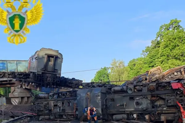 Cel puțin 7 morți și 66 de răniți după ce două poduri s-au prăbușit în Rusia, provocând deraierea a două trenuri. Anchetă la Kremlin