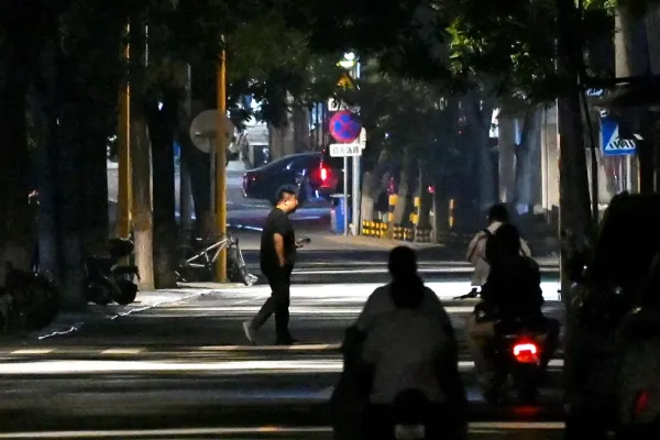 Pietoni loviți de o mașină scăpată de sub control, în fața unei școli din Beijing. Mai mulți răniți