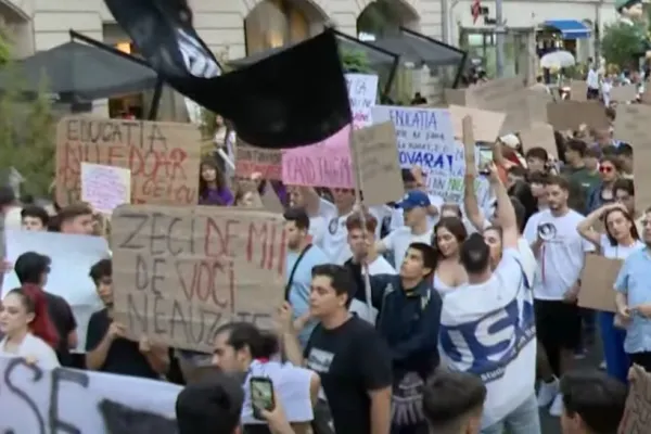 Studenții anunță proteste ample. Austeritatea lui Bolojan îi lovește în plin