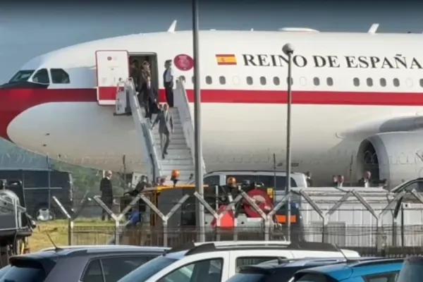 Regele Spaniei a ajuns în România. Marți se vede la Cincu cu președintele Nicușor Dan
