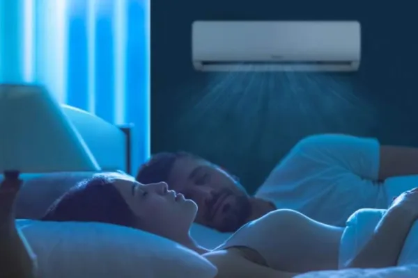 Ce se întâmplă dacă dormi cu aerul condiționat pornit. Temperatura la care trebue să îl setezi ca să nu îți fie afectată sănătatea