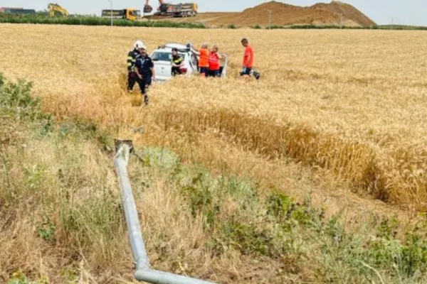 Grav accident rutier în Giurgiu. Un autoturism a intrat într-un stâlp de iluminat
