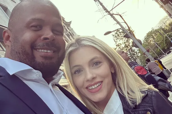 Cabral și Andreea Ibacka, victime ale unui accident rutier în centrul Capitalei. Actrița a ajuns la spital din cauza unui șofer de 71 de ani care nu s-a asigurat