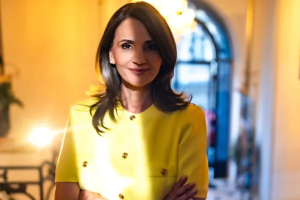 Anca Alexandrescu a răbufnit când a văzut poza cu Nicușor Dan și miniștrii rezist: E sfidarea zilei, țara arde și el își face selfie cu useriștii de 12%