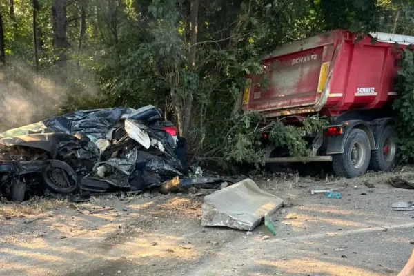 Grav accident rutier pe DNCB – Mogoșoaia: autoturism spulberat de un TIR. Șoferul mașinii a murit