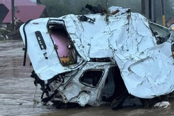 Inundații devastatoare, în Suceava: un mort. Trupul, văzut în albia pârâului Neagra - intervenție de recuperare extremă. Mai multe persoane, surprinse de viitură