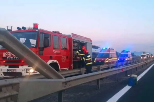 Accident grav, în jud. Hunedoara: 6 victime, între care doi copii. Impact violent între 3 mașini și o dubiță