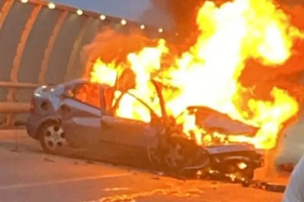 Accident grav în Constanța: o mașină a luat foc, șoferul era în stare de ebrietate
