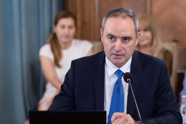 Ministrul Finanțelor, anunț de ultimă oră pentru români: ”Nu se pune problema amânării sau blocării plăţii pensiilor şi a salariilor”
