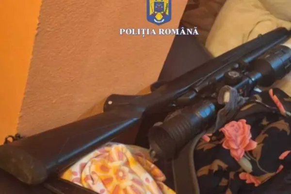 Doi bărbați din Caraș Severin, reținuți pentru deținere ilegală de arme. Polițiștii au descoprit un adevrărat aresenal