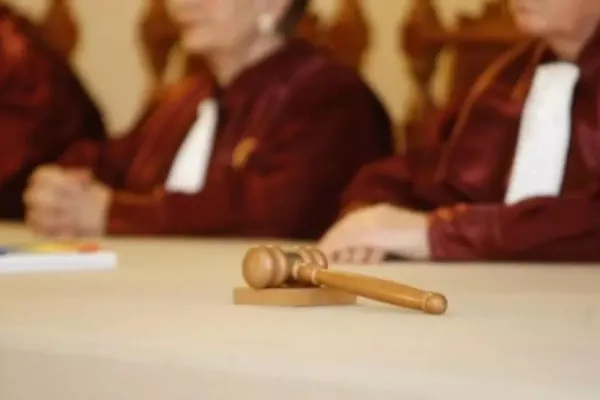 CCR dezbate joi conflictul dintre Guvern și ÎCCJ pe plata restanțelor salariale ale magistraților