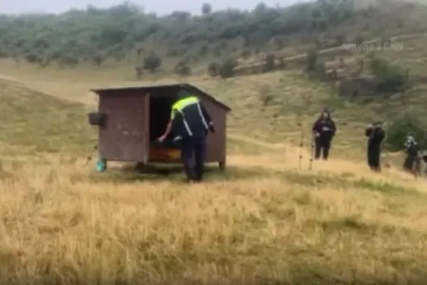 Mama femeii omorâte de Emil Gânj, acuzații grave la adresa polițiștilor: „Lăsau mașina în fața casei și plecau!”. Criminalul este de negăsit