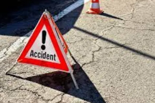 Accident grav între Urziceni şi Slobozia. Șase persoane au fost rănite în urma impactului dintre autoturism şi microbuz