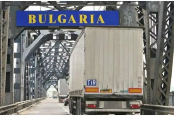 Restricții de circulație pe Podul Prieteniei, din cauza caniculei. Recomanările polițiștilor pentru șoferi