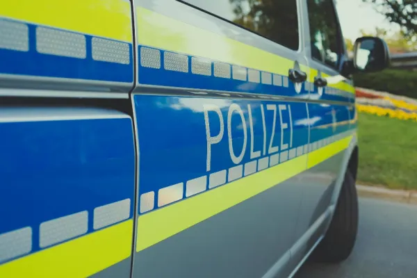 Patru persoane, rănite într-un accident în care au fost implicate două mașini, pe bulevardul Poligrafiei din București