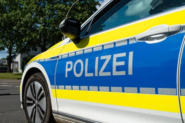 Escrocheria cu polițiștii falși a pus pe jar autoritățile din Germania. Escrocii construiesc adevărate scenarii aparent credibile