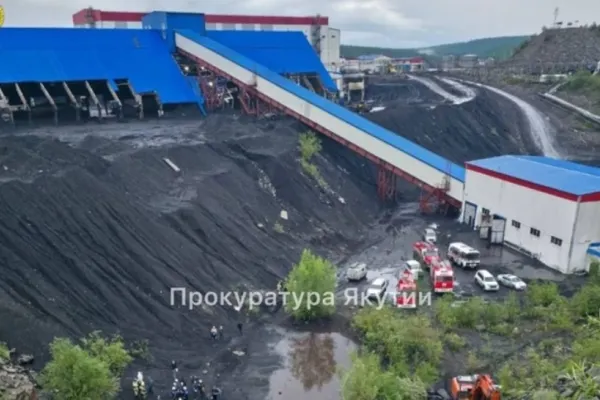 Tragedie în Rusia: 13 morți și 20 de răniți după ce un autobuz s-a prăbușit într-o râpă de 25 de metri adâncime