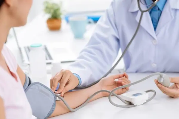 Alimentele care pot agrava hipertensiunea și crește riscul de infarct sau AVC. Recomandările unui specialist