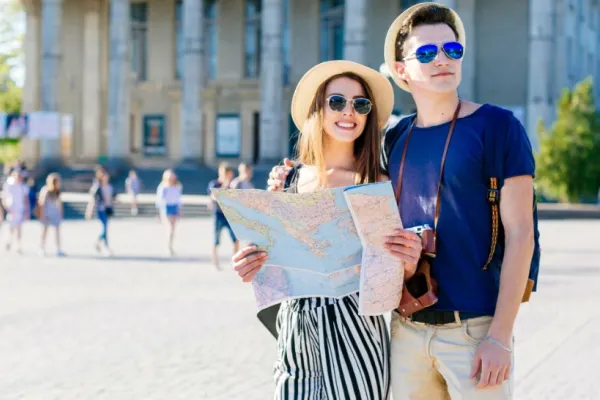 O destinație turistică populară din Italia interzice descălțatul în parc. Amenzi de până la 500 de euro pentru  turiștii neatenți