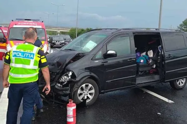 Accident pe autostrada A1 în Hunedoara: o mamă și doi copii au fost transportați la spital