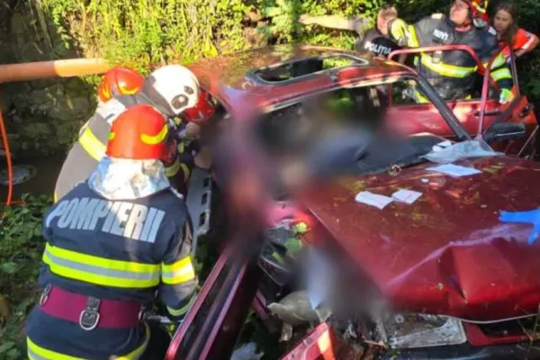 Accident mortal în Breaza: o femeie și-a pierdut viața, iar alte trei au fost rănite, după ce au căzut cu mașina într-o râpă