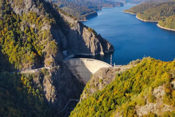 AUR cere explicații ministrului Energiei despre golirea lacului Vidraru. Care sunt costurile operațiunii și cine va fi tras la răspundere dacă apar probleme?
