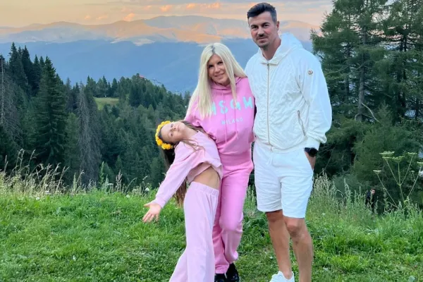 Elena Udrea și familia, întâlnire cu un urs la Sinaia. Mesajul fostului ministru pe Facebook