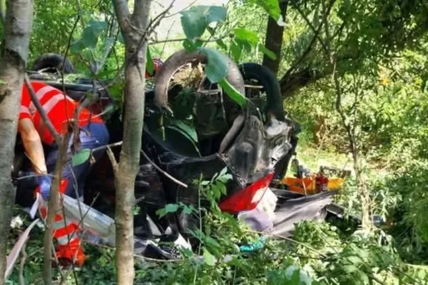 Soț și soție, morți într-un teribil accident, după ce mașina a rămas fără frână. Cei doi se duceau la un parastas