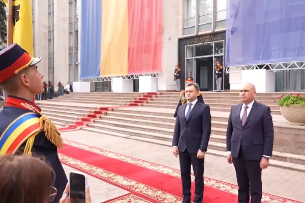 Bolojan a luat-o pe urma lui Nicușor Dan, a plecat în Republica Moldova. Premierul moldovean a mulțumit României că-i livrează 50% din energia electrică - VIDEO