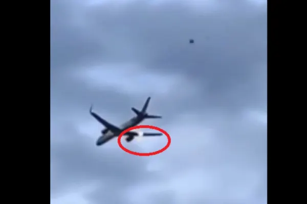 Clipe de coșmar la bordul unui avion cu destinația Düsseldorf, după ce unul dintre motoare a luat foc. Aeronava a aterizat de urgență în Italia