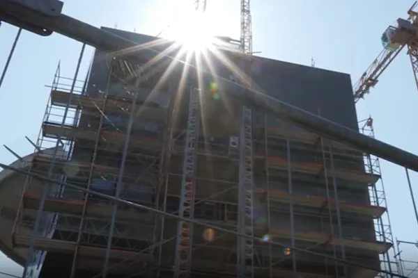 Drama muncitorilor români din Germania: nu și-au primit salariile, la doi ani după ce au construit un spital. Oamenii sunt disperați