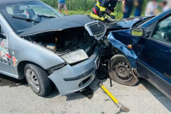 Accident rutier grav în Neamț. Două femei și doi copii au fost răniți în urma impactului dintre două autoturisme