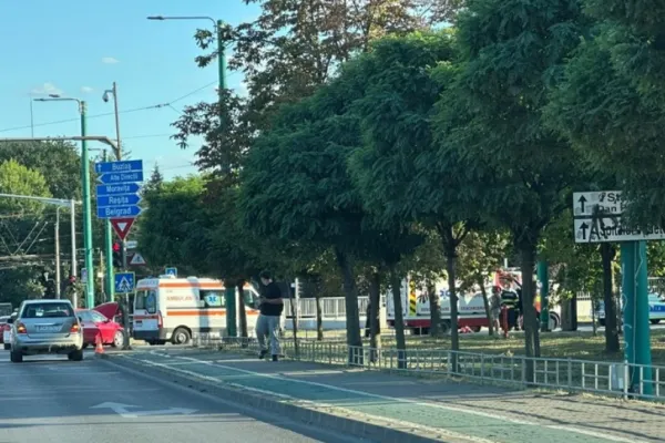 Ambulanță implicată într-un accident la Timișoara: două femei și un bebeluș de o lună au ajuns la spital