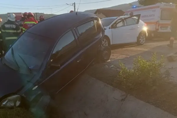 Accident grav, în jud. Vâlcea: 7 victime, după impactul violent între două mașini. Un copil de 3 ani a murit