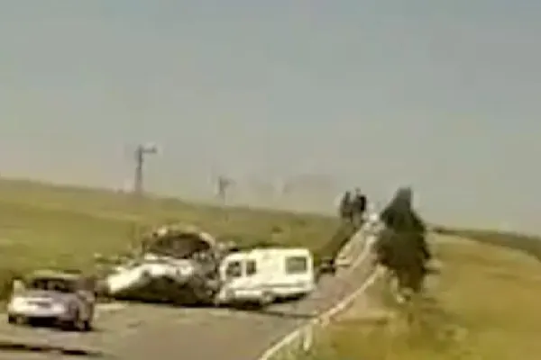 Accident dezastruos pe o șosea din Iași: tată decedat, mamă și două fiice în stare critică după impact. Familia mergea în vacanță
