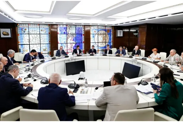 Ilie Bolojan, către reprezentaţii Asociaţiei Municipiilor din România: ”Investiţiile din PNRR vor continua planificat”