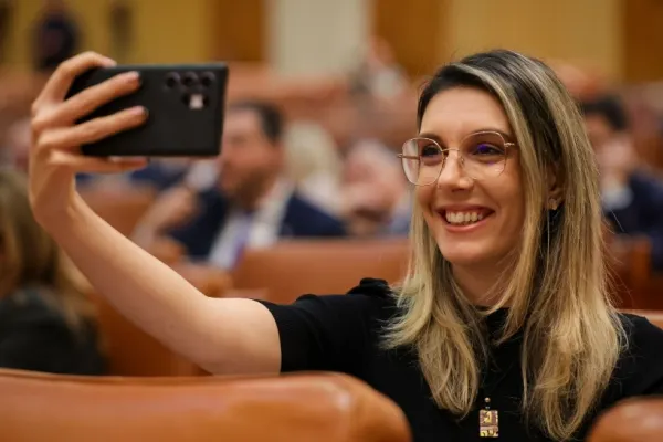 AUR continuă lupta împotriva Guvernului sărăciei: moțiunea simplă împotriva ministrului Mediului se dezbate în plenul Camerei