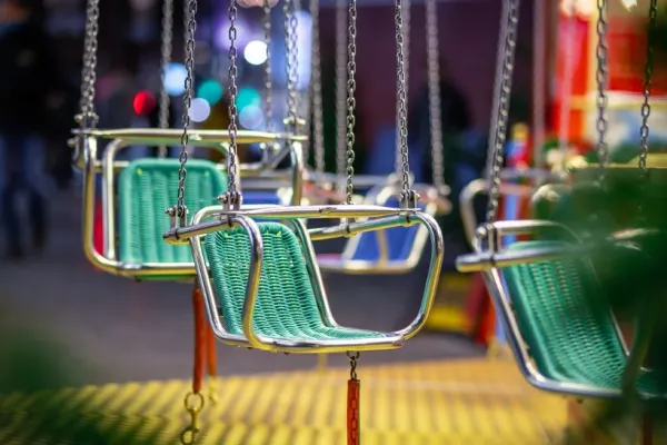 Accident grav la un parc de distracții din Costești: șapte copii răniți după prăbușirea unui carusel