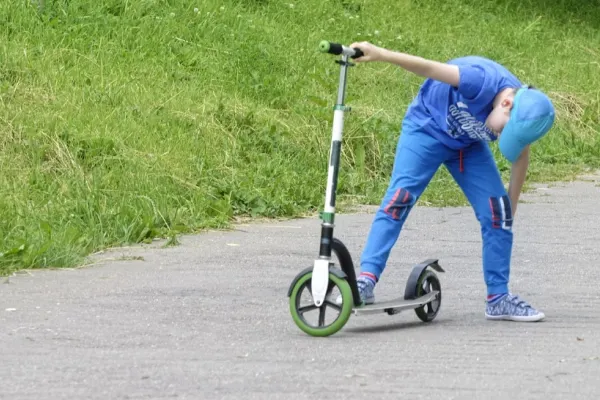 Copil de 8 ani, în stare gravă după un accident cu trotineta electrică