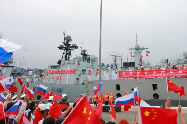 Portul rusesc Vladivostock, plin de nave chineze. Ce i-a adus pe marinarii lui Xi Jinping la „ușa” lui Putin